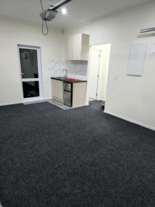 Gambar di galeri bagi Pristine home step to transit di Auckland