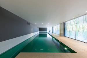 an empty swimming pool with green water in a building at Elegant City Fringe Condo w Pool & FREE Parking in Melbourne