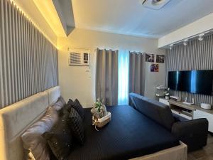 Μια τηλεόραση ή/και κέντρο ψυχαγωγίας στο Cozy condo in Bacolod City