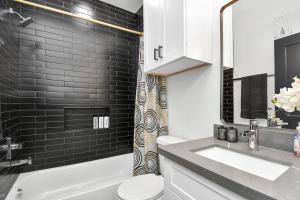 Gallery image of Cozy 3 Bedroom Townhouse in the Heart of Houston in Houston +63 photos