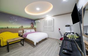 TV a/nebo společenská místnost v ubytování Soop Hotel