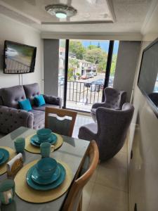 a living room with a table and chairs and a couch at Habitación Coliving Marce Ibagué in Ibagué
