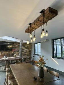 Posezení v ubytování OMELY villa Sóc Sơn - Venuestay