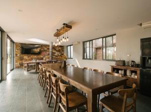 TV a/nebo společenská místnost v ubytování OMELY villa Sóc Sơn - Venuestay