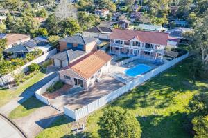 Πισίνα στο ή κοντά στο 24 Irawari Crescent - pool, air con, pet friendly, boat parking