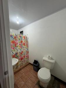 Koupelna v ubytování Hostel Córa Chía + 3 fotografie