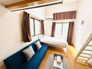 Postel nebo postele na pokoji v ubytování Tokyo Enjoy Hotel