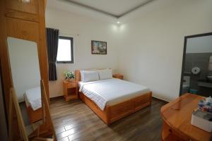Postel nebo postele na pokoji v ubytování Arya Hotel Dalat