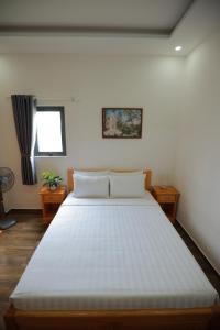 Postel nebo postele na pokoji v ubytování Arya Hotel Dalat
