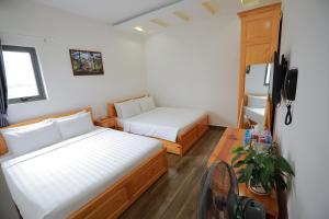 Postel nebo postele na pokoji v ubytování Arya Hotel Dalat