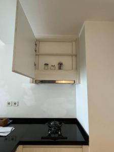Kuchyň nebo kuchyňský kout v ubytování 1BR with 3Beds BRANZ BSD Premium apt ICE and Prasmul - no facility