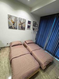 Postel nebo postele na pokoji v ubytování 1BR with 3Beds BRANZ BSD Premium apt ICE and Prasmul - no facility