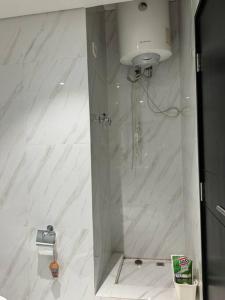 Koupelna v ubytování 1BR with 3Beds BRANZ BSD Premium apt ICE and Prasmul - no facility
