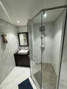 Koupelna v ubytování 1BR with 3Beds BRANZ BSD Premium apt ICE and Prasmul - no facility