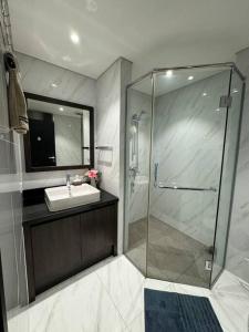 Koupelna v ubytování 1BR with 3Beds BRANZ BSD Premium apt ICE and Prasmul - no facility