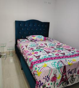 Postel nebo postele na pokoji v ubytování Apartamento cafetero portal del prado
