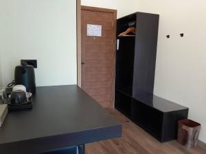 J2 Hotel的厨房或小厨房