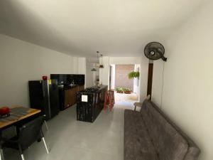 a living room with a couch and a table at Apartamento Villa Mary-Coveñas in Coveñas