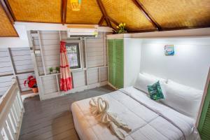 a bedroom with a large bed in a room at ROMANTIC Pool Villa in Pattaya South