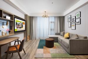 Home2 Suites By Hilton Wuxi Huishan的休息区
