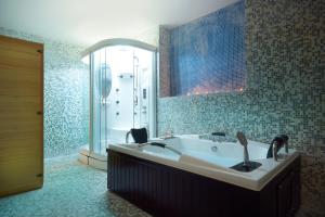 Koupelna v ubytování Arion Hotel