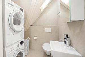 A bathroom at STAYY Flagship Limmattal - contactless check-in