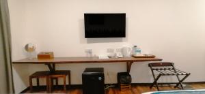 TV a/nebo společenská místnost v ubytování Mamutik Island Lodge