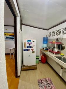 Kuchyň nebo kuchyňský kout v ubytování Cozy-Airconditioned Room 3 - May Ann Homestay