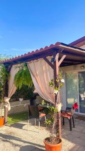 Ein Garten an der Unterkunft Villa Daita 1