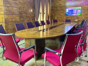 Οι επιχειρηματικές εγκαταστάσεις ή/και οι αίθουσες συνεδριάσεων στο Prince Xclusive Royale Hotels