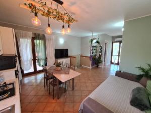 a living room with a bed and a dining room at Villa Chiara in San Teodoro