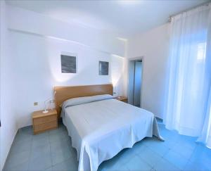 Ein Bett oder Betten in einem Zimmer der Unterkunft Hotel Lorenza B&B e Mini Suite