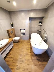 Koupelna v ubytování Dom na Podwalu + 69 fotografií