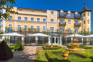 Κήπος έξω από το Hotel Bajkal
