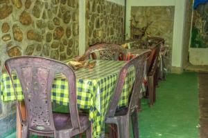 Restoran või mõni muu söögikoht majutusasutuses Udessa Rest Ella