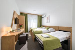 Postel nebo postele na pokoji v ubytování Hotel Plus