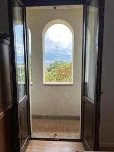 an open door with a window in a room at AGRITURISMO LA CORTE DEI CAVALIERI in Montefalco