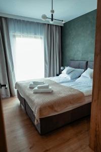 Posteľ alebo postele v izbe v ubytovaní APARTMENTS NADMOTŁAWIE- Gym, Sauna & Free parking