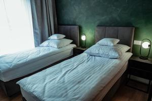 Posteľ alebo postele v izbe v ubytovaní APARTMENTS NADMOTŁAWIE- Gym, Sauna & Free parking