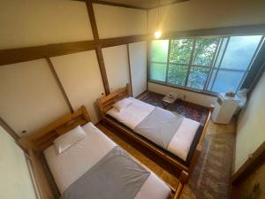 Postel nebo postele na pokoji v ubytování 海好きな大人の隠れ家下田ハウス