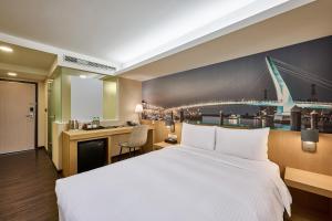 Postel nebo postele na pokoji v ubytování Eastin Taipei Hotel