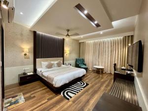 Postel nebo postele na pokoji v ubytování Hotel Royal Livin + 37 fotografií