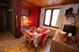 a dining room with a table and chairs in a room at LA CORDEE in Valloire