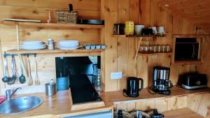 Kuchyň nebo kuchyňský kout v ubytování Cabanes et Lodges du Belvedere