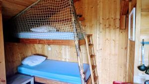 Palanda nebo palandy na pokoji v ubytování Cabanes et Lodges du Belvedere