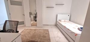 Voodi või voodid majutusasutuse Private Terrace-Sea Views amd Valley Views-Sleep 6 by QuickTrips toas