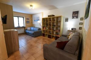a living room with a couch and a chair at Appartamento La Valeille in Cogne
