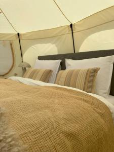 Postel nebo postele na pokoji v ubytování Agger Glamping - Klitheden + 4 fotografie