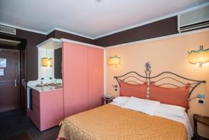 Кровать или кровати в номере Hotel Barcarola 2