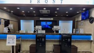 稲城市にある東横INN府中南武線南多摩駅前の裏口の売店